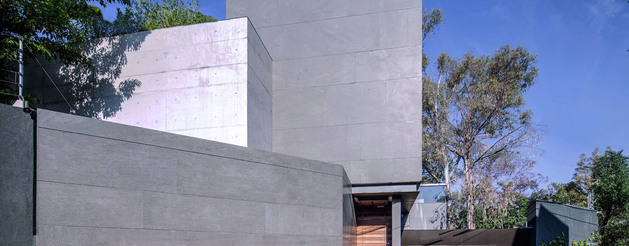 Casa Basaltica, grupoarquitectura grupoarquitectura Casas de estilo minimalista