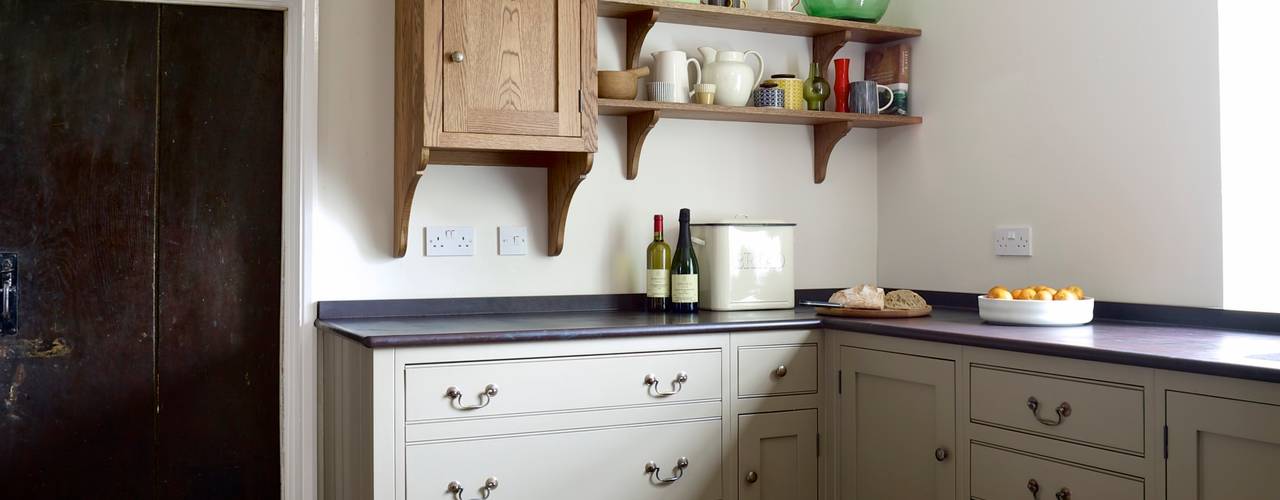 The Great Lodge | Large Grey Painted Kitchen with Exposed Brickwork, Humphrey Munson Humphrey Munson Country style kitchen