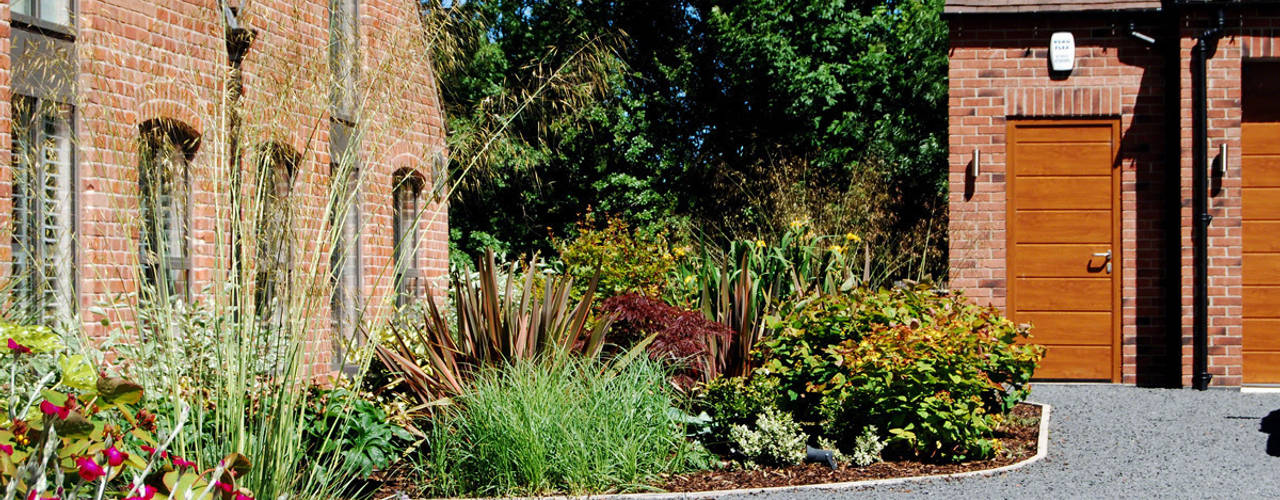 Large Family Garden, Lush Garden Design Lush Garden Design Jardines de estilo moderno