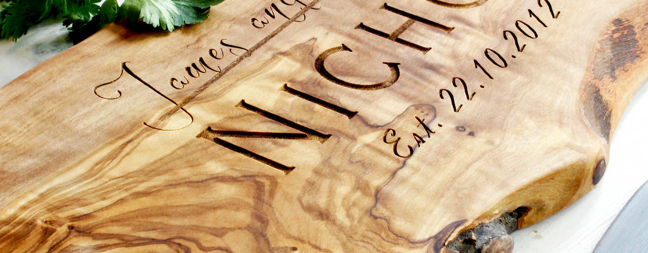 Personalised Rustic Wooden Chopping / Cheese Board - in 4 Sizes, The Rustic Dish The Rustic Dish Cocinas de estilo rústico