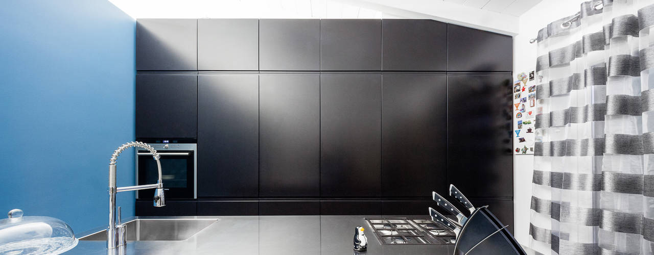 the blue whale, 23bassi studio di architettura 23bassi studio di architettura Cucina minimalista