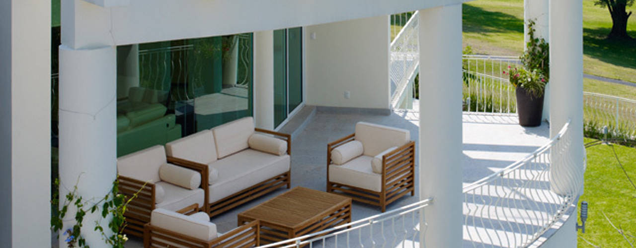 RESIDENCIA LOPEZ, Excelencia en Diseño Excelencia en Diseño Balcones y terrazas de estilo moderno