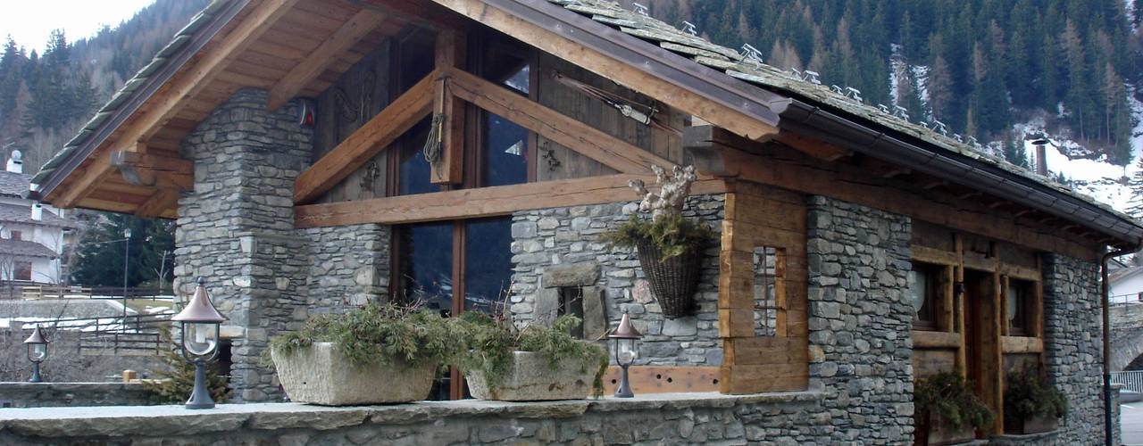 Villa in stile rurale a La Thuile (AO), Eddy Cretaz Architetttura Eddy Cretaz Architetttura منازل