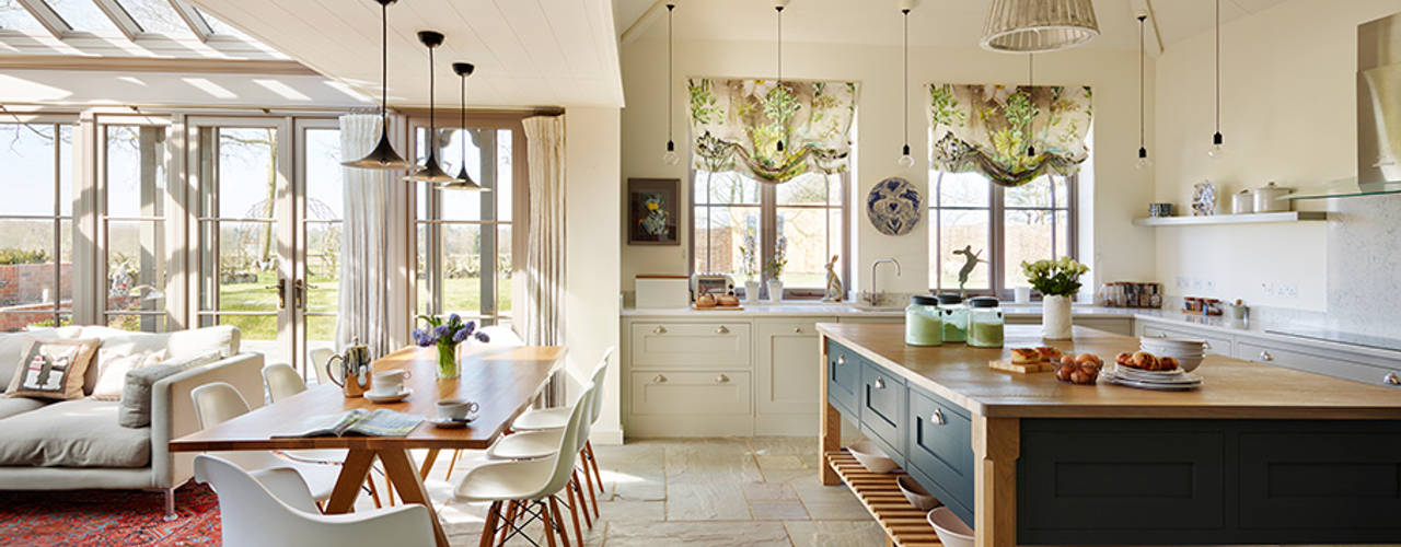 Orford | A Classic Country Kitchen With coastal Inspiration, Davonport Davonport Classic style kitchen Wood