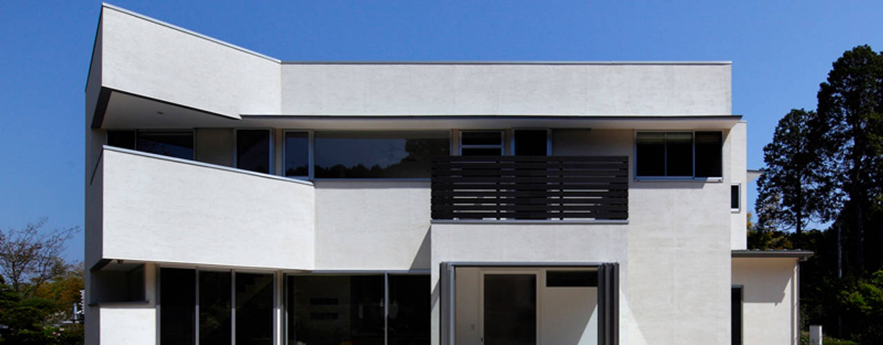 滋賀の家－元山城に建つドッグランのある家－, 一級建築士事務所アトリエｍ 一級建築士事務所アトリエｍ Casas modernas