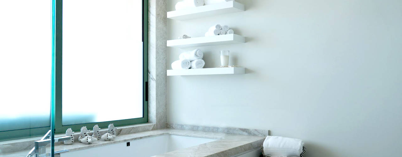 Malibu Decor by Erika Winters Inc. Design, Erika Winters® Design Erika Winters® Design Modern bathroom