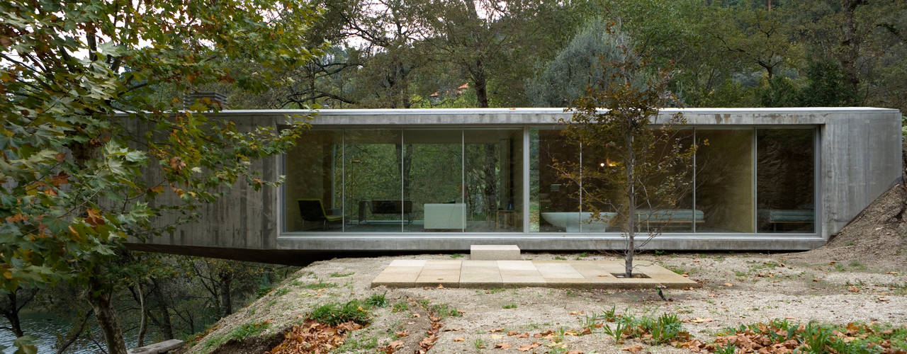 Casa no Gerês, CORREIA/RAGAZZI ARQUITECTOS CORREIA/RAGAZZI ARQUITECTOS Maisons modernes