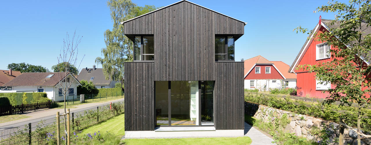 Modernes Ferienwohnhaus in Anlehnung an ein traditionelles Drempelhaus, Möhring Architekten Möhring Architekten Casas modernas