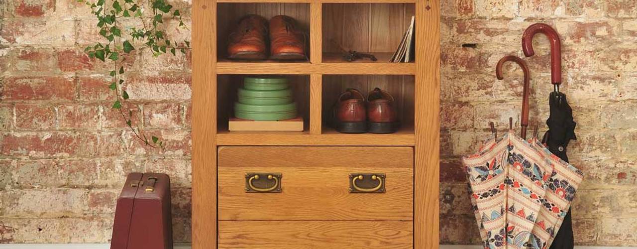 Hallway, The Cotswold Company The Cotswold Company Pasillos, halls y escaleras rurales Madera Acabado en madera