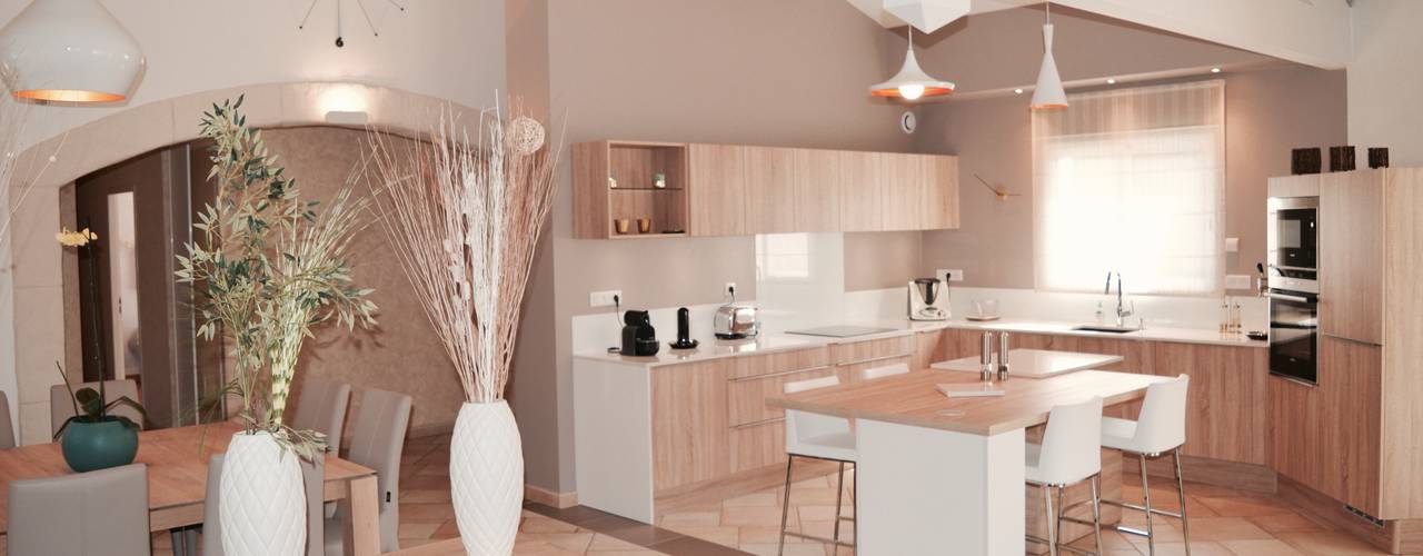 Rénovation complète d'un espace salon/cuisine/salle à manger dans un style très lumineux , COLOMBE MARCIANO COLOMBE MARCIANO Cocinas de estilo moderno