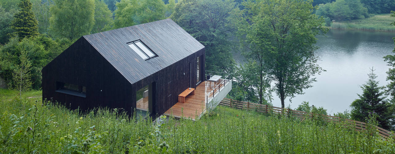 Modernes Holzhaus am See mit Traumausblick, Backraum Architektur Backraum Architektur Moderne huizen Hout Hout