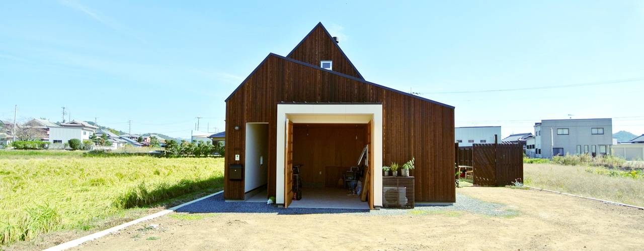 ​House for DONKORO, シキナミカズヤ建築研究所 シキナミカズヤ建築研究所 Nhà Gỗ Wood effect