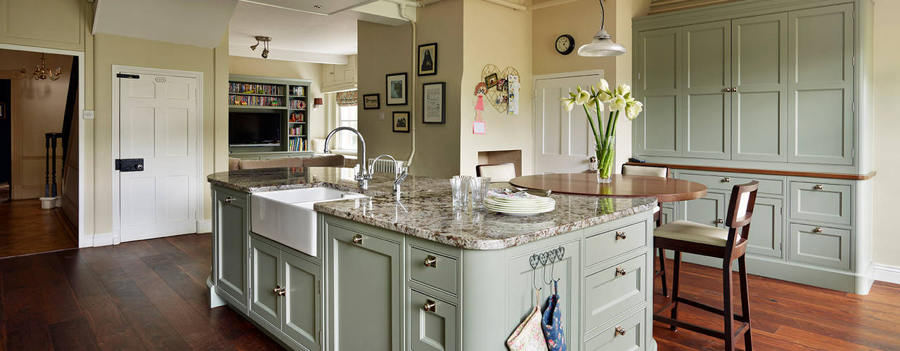 Fallowfield | Traditional English Country Kitchen, Davonport Davonport Kitchen Wood Wood effect