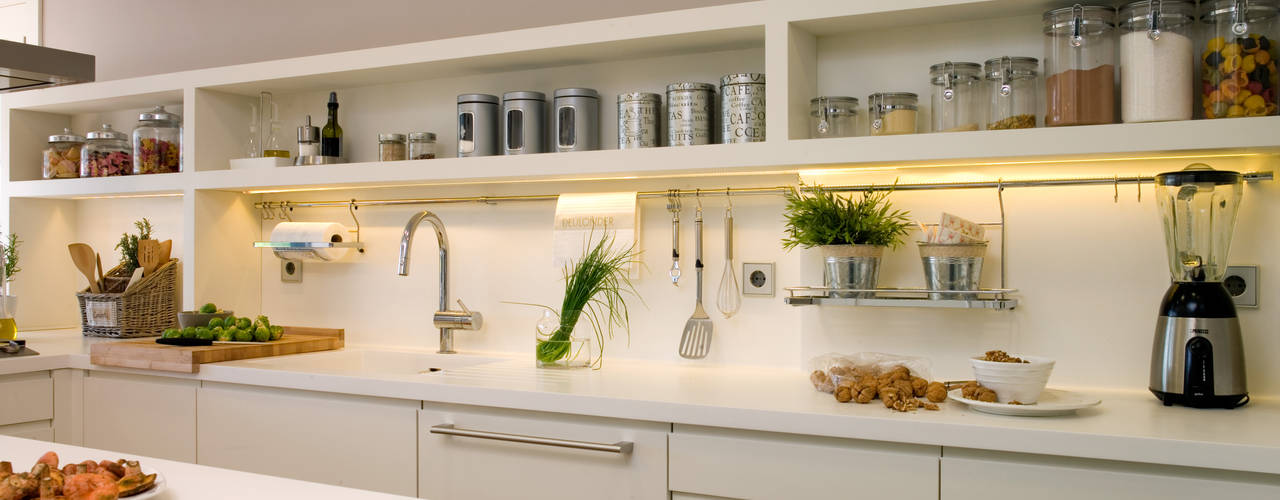 Tiradores tipo uñero, estética limpia y actual en la cocina, DEULONDER arquitectura domestica DEULONDER arquitectura domestica Modern kitchen