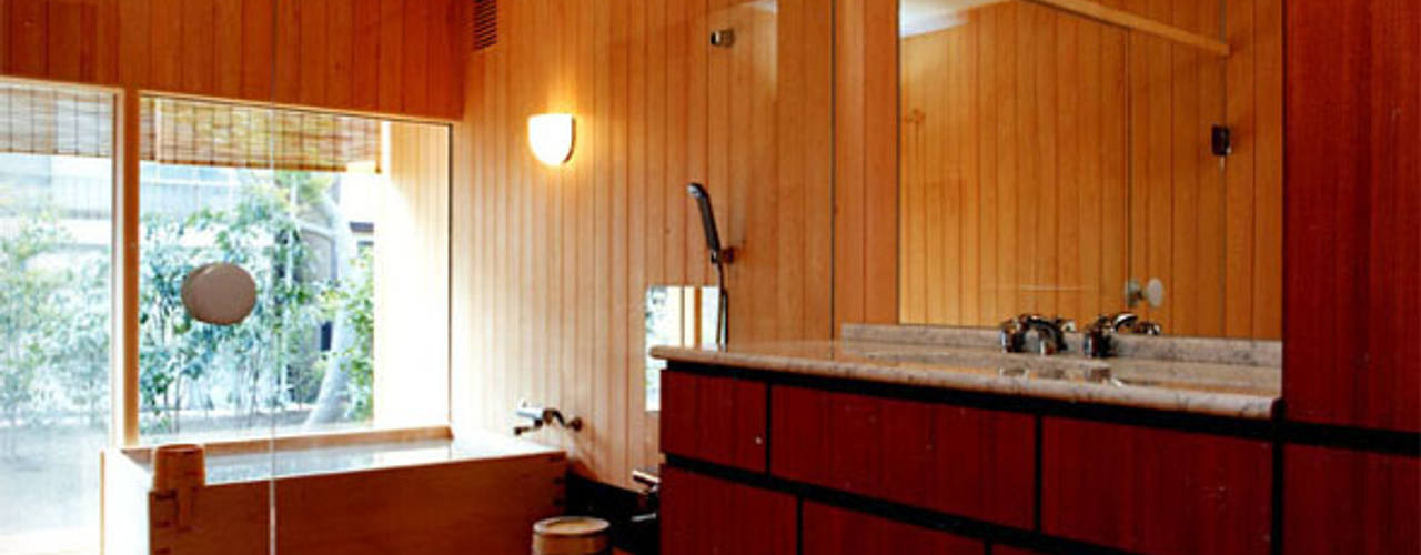 諏訪の家, 松井建築研究所 松井建築研究所 Eclectic style bathroom