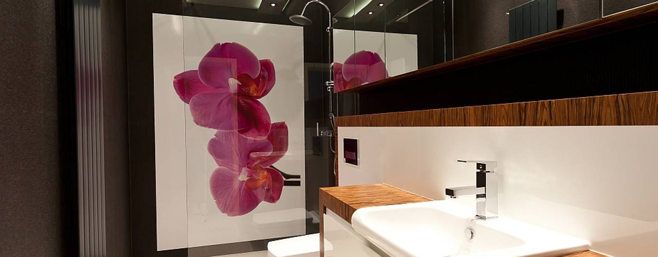 homify Modern style bathrooms