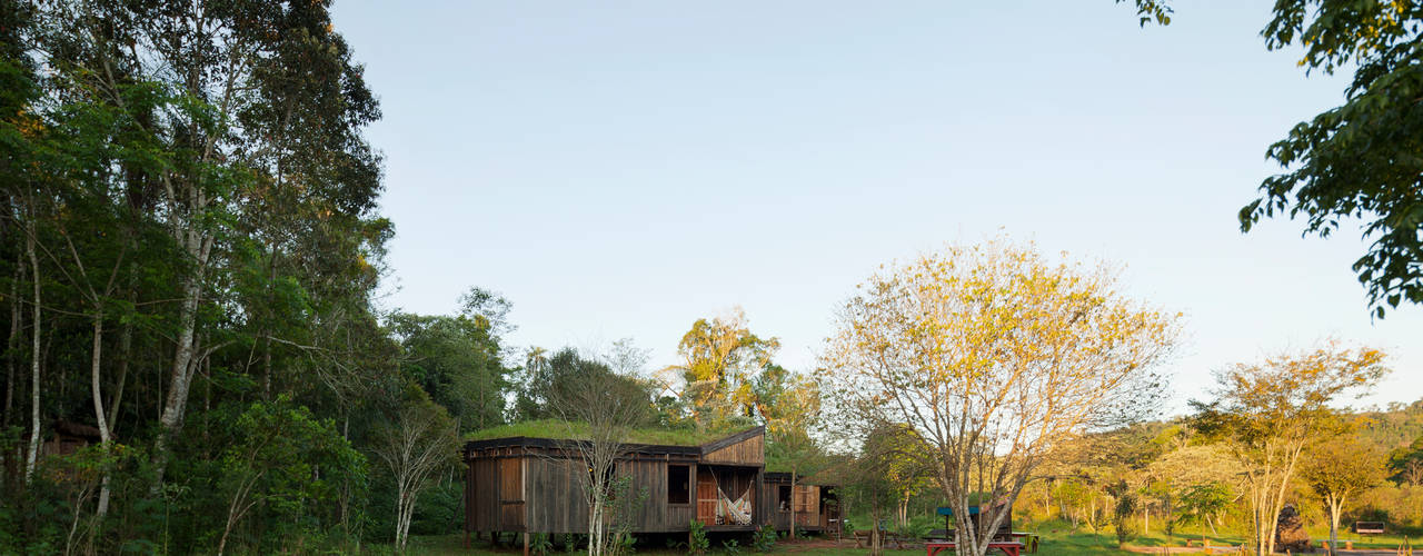 Comuna Yerbas del Paraiso - Misiones, IR arquitectura IR arquitectura Country style garden Solid Wood Multicolored