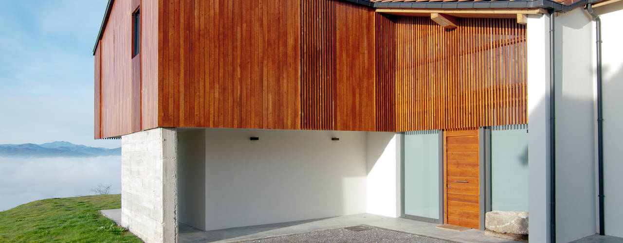 Vivienda en la falda del Naranco, RUBIO · BILBAO ARQUITECTOS RUBIO · BILBAO ARQUITECTOS Casas de estilo rural Madera Acabado en madera