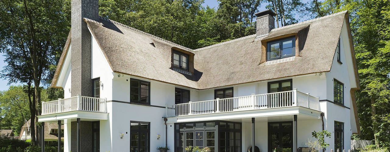 7 Surprising StrawRoofed Homes homify