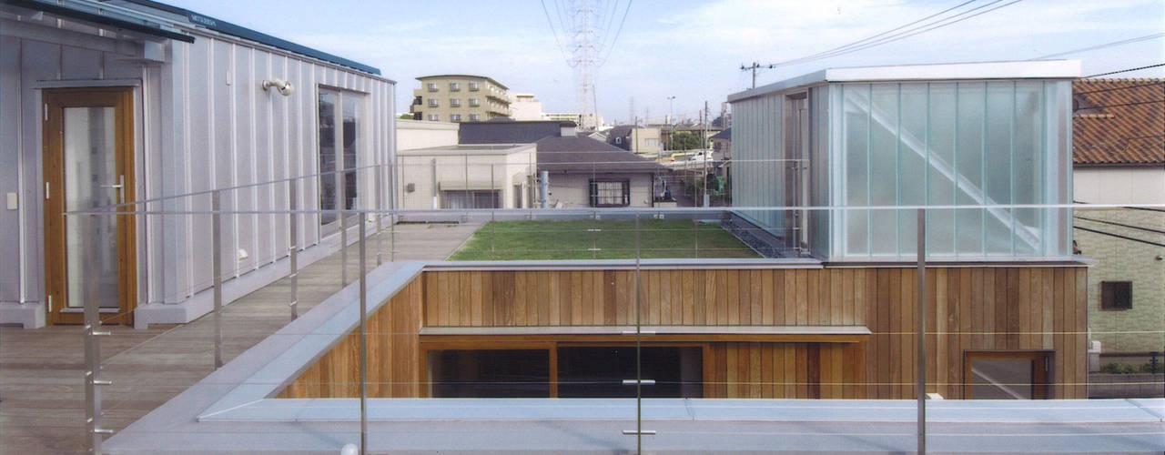 コートハウス, ツチヤタケシ建築事務所 ツチヤタケシ建築事務所 Modern style balcony, porch & terrace