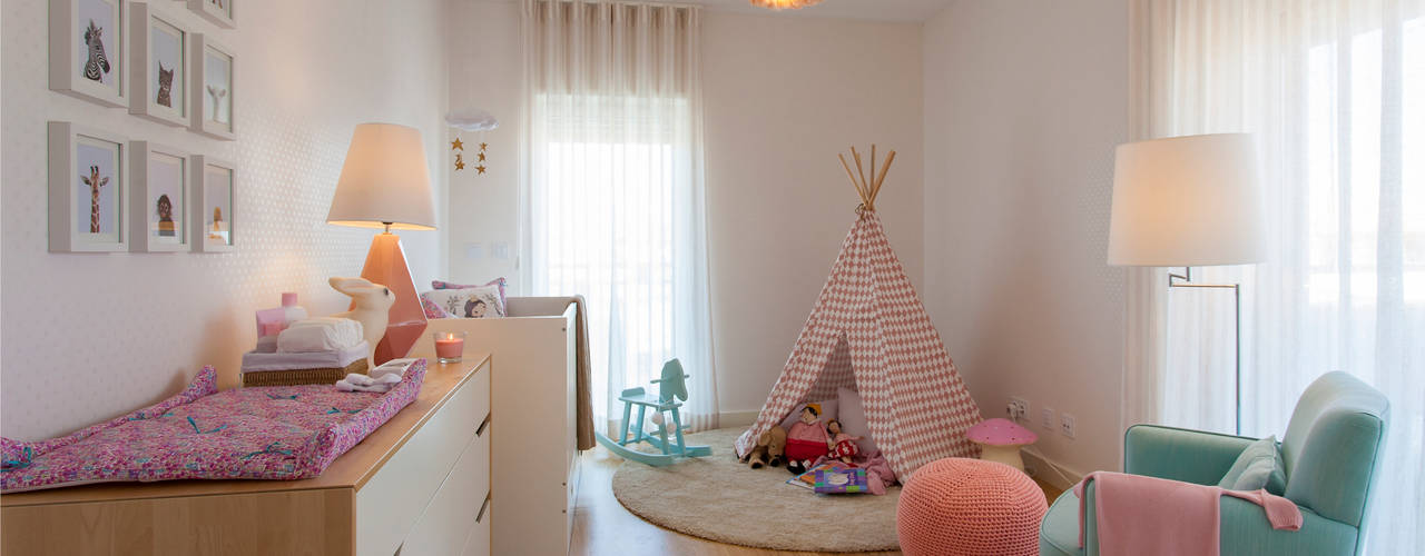 Andar Modelo - Oeiras, Traço Magenta - Design de Interiores Traço Magenta - Design de Interiores Modern nursery/kids room