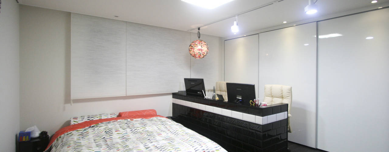 아내가 꿈꾸는 공간, 다이닝룸과 드레스룸이 예쁜 32py , 홍예디자인 홍예디자인 Modern style bedroom