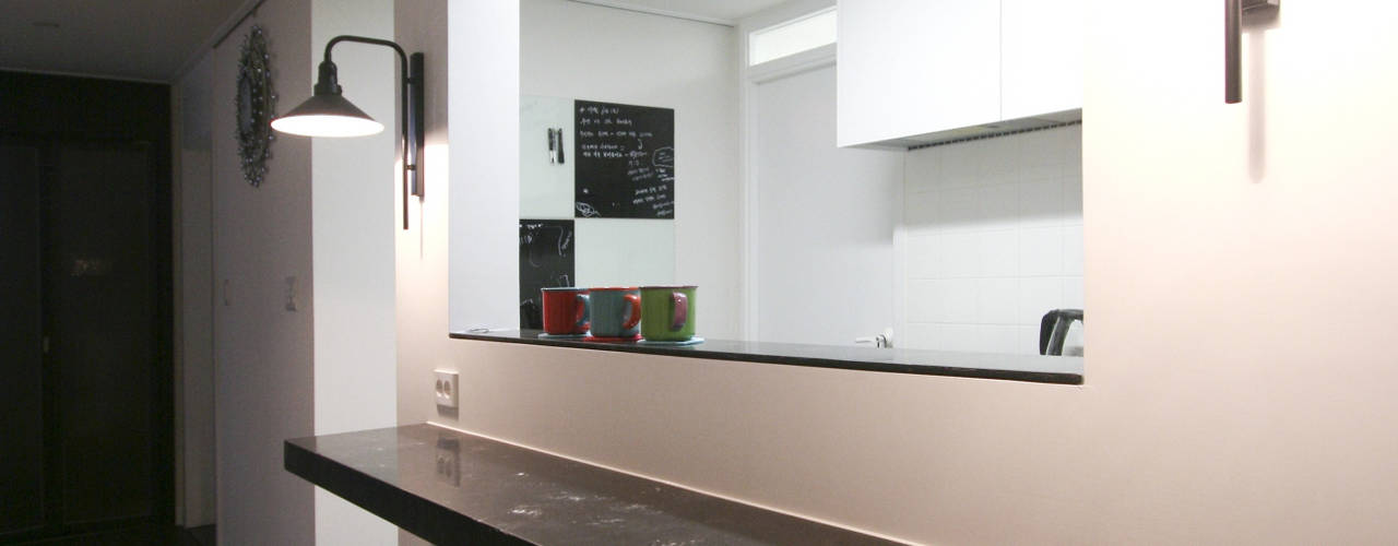아내가 꿈꾸는 공간, 다이닝룸과 드레스룸이 예쁜 32py , 홍예디자인 홍예디자인 Modern style kitchen