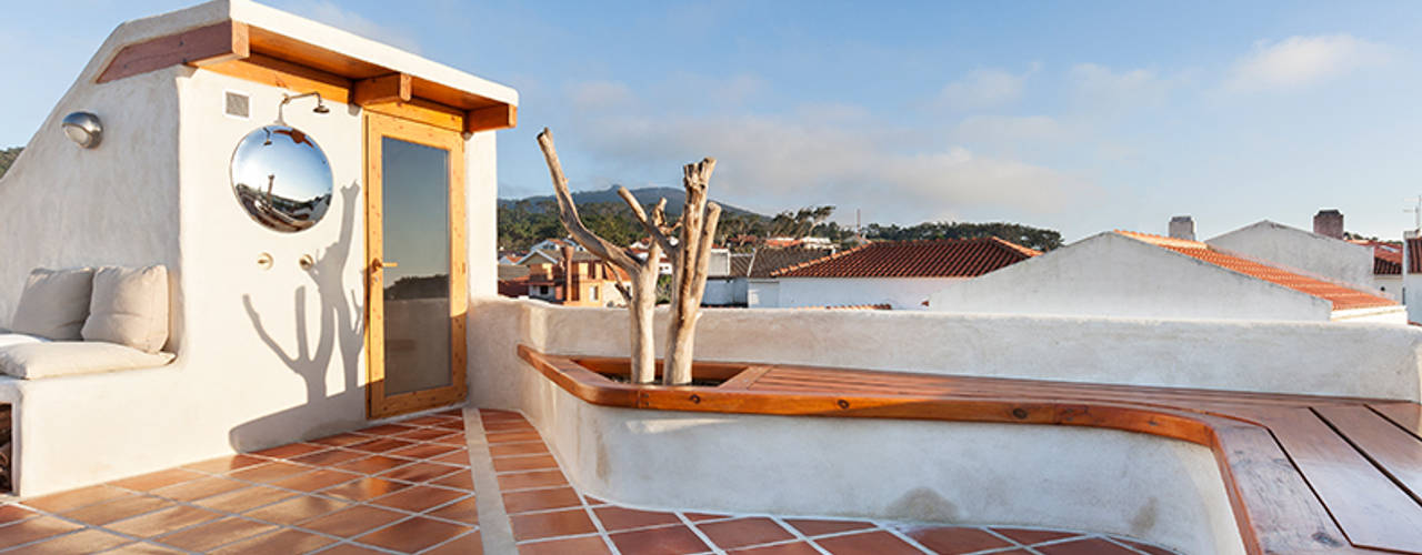 THE AZÓIA´S JEWEL, pedro quintela studio pedro quintela studio Country style balcony, veranda & terrace
