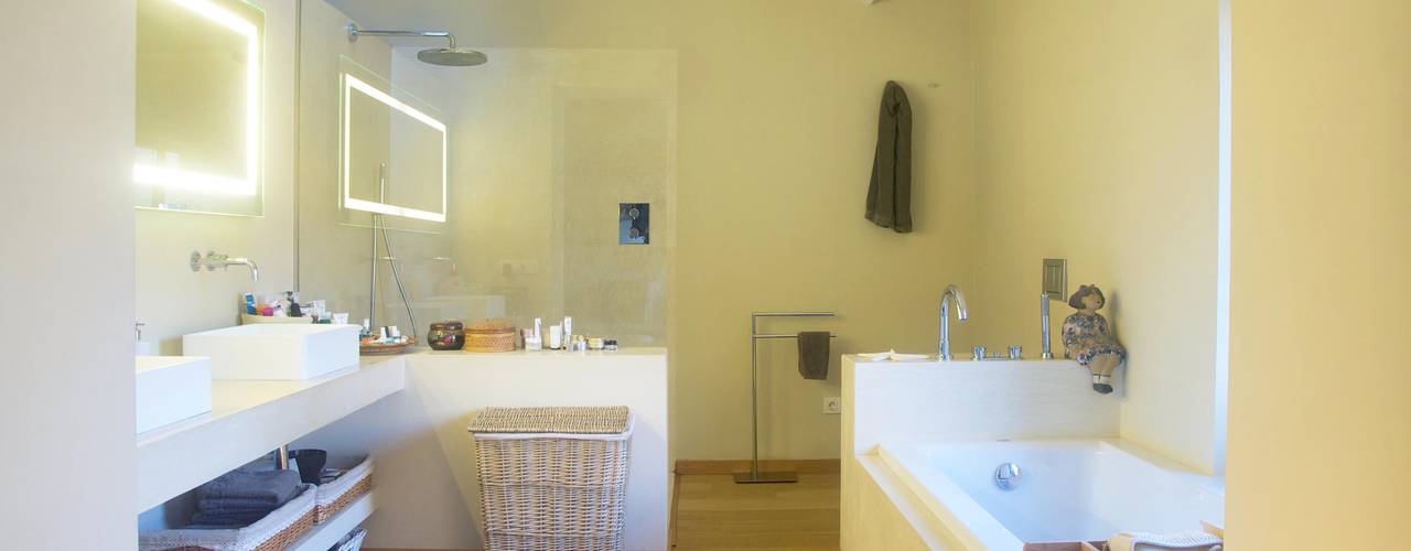 Vivienda Palafrugell, Brick Serveis d'Interiorisme S.L. Brick Serveis d'Interiorisme S.L. Mediterranean style bathroom