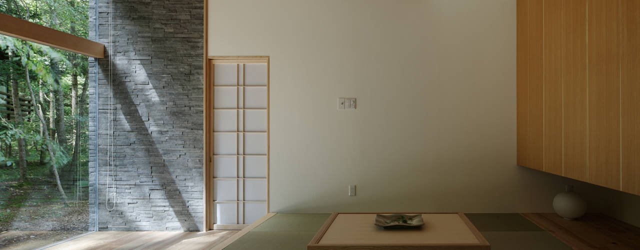 040軽井沢Cさんの家（増築）, atelier137 ARCHITECTURAL DESIGN OFFICE atelier137 ARCHITECTURAL DESIGN OFFICE Soggiorno moderno