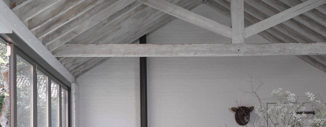 The Cow Shed, Suffolk, Nash Baker Architects Ltd Nash Baker Architects Ltd モダンデザインの リビング 木 木目調