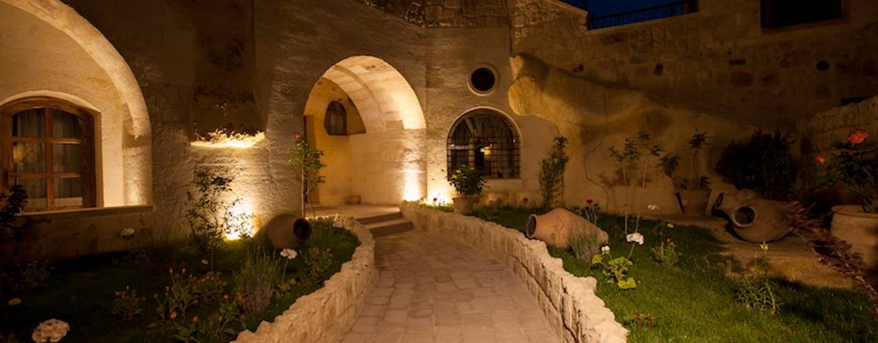 Muhittin Toker evi Öncesi ve Sonrası, Kayakapi Premium Caves - Cappadocia Kayakapi Premium Caves - Cappadocia Rustic style balcony, veranda & terrace