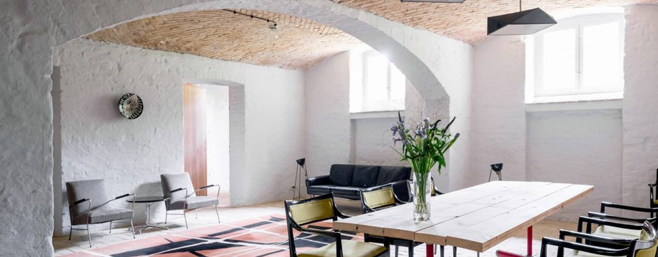 Letnie mieszkanie pod Berlinem, Loft Kolasiński Loft Kolasiński Eclectic style dining room Bricks