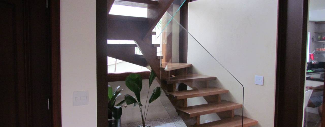 Casa Alto de Pinheiros, Ana Donadio Arquitetura Ana Donadio Arquitetura Pasillos, vestíbulos y escaleras modernos
