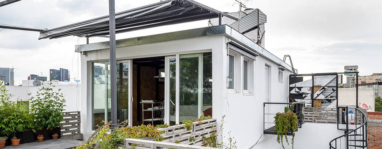 Primera Casa Pasiva de uso habitacional en Latinoamérica, Windlock - soluciones sustentables Windlock - soluciones sustentables Modern balcony, veranda & terrace