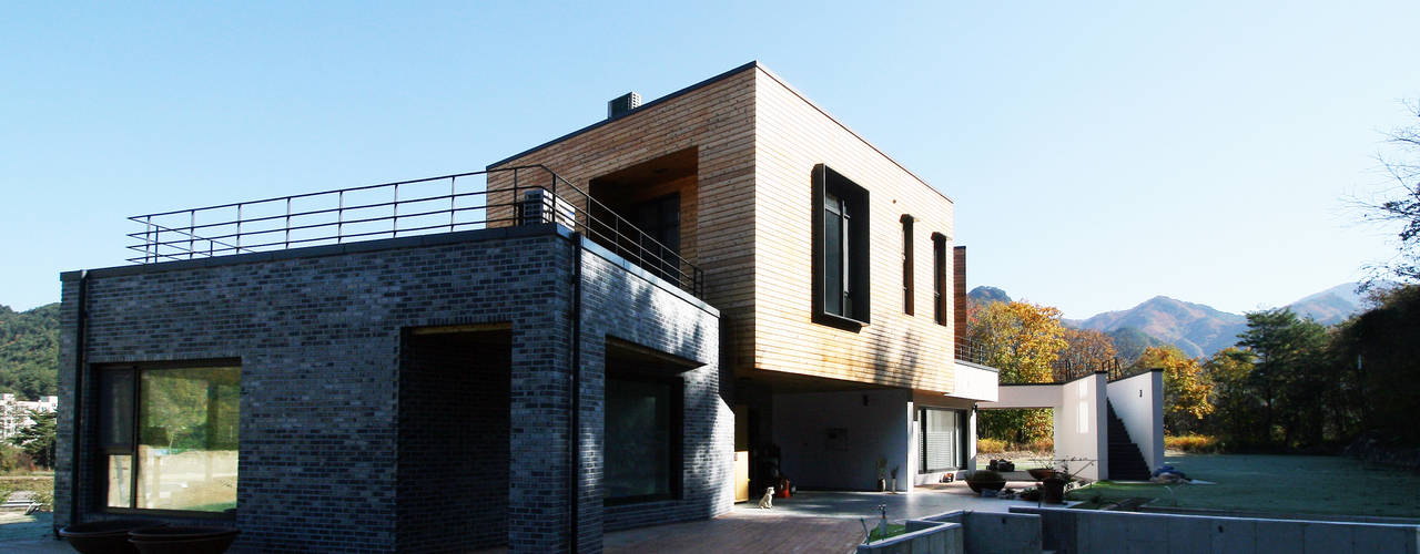 ​예산휘헌_ 언덕을 넘은 해가 들어오는 집, SHIN DESIGN LAB 신디자인랩건축사사무소 SHIN DESIGN LAB 신디자인랩건축사사무소 Casas de estilo moderno