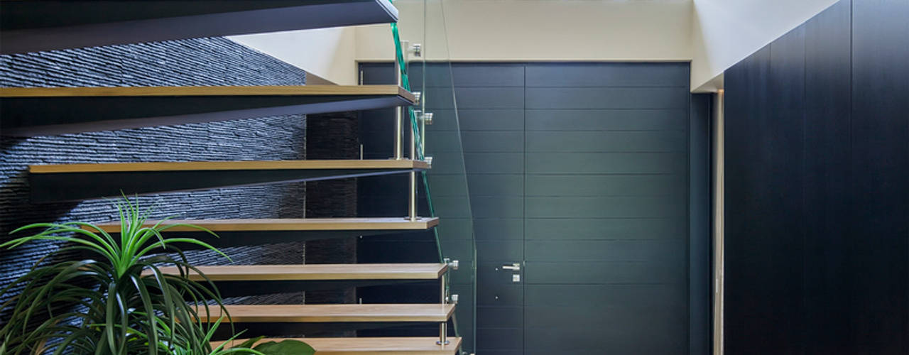 AM 2014 - Fão, INAIN Interior Design INAIN Interior Design モダンスタイルの 玄関&廊下&階段