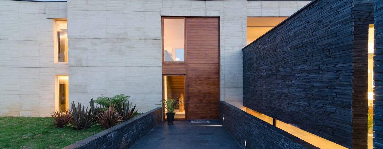 CASA ENTREJARDINES, PLANTA BAJA ESTUDIO DE ARQUITECTURA PLANTA BAJA ESTUDIO DE ARQUITECTURA トロピカルな 家