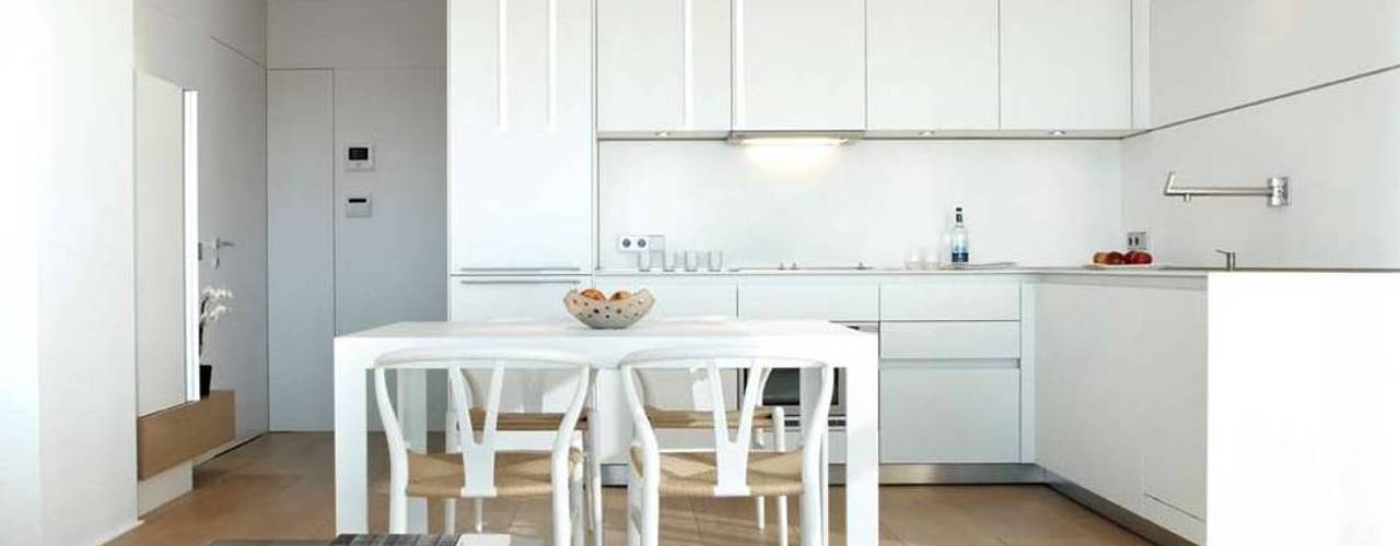 Apartamento Luminoso, ruiz narvaiza associats sl ruiz narvaiza associats sl Nhà bếp phong cách tối giản