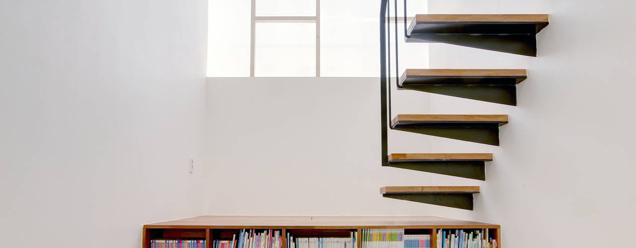 One Roof House, mlnp architects mlnp architects Modern corridor, hallway & stairs