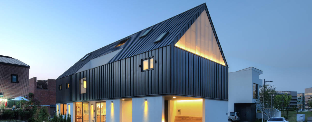 One Roof House, mlnp architects mlnp architects 現代房屋設計點子、靈感 & 圖片