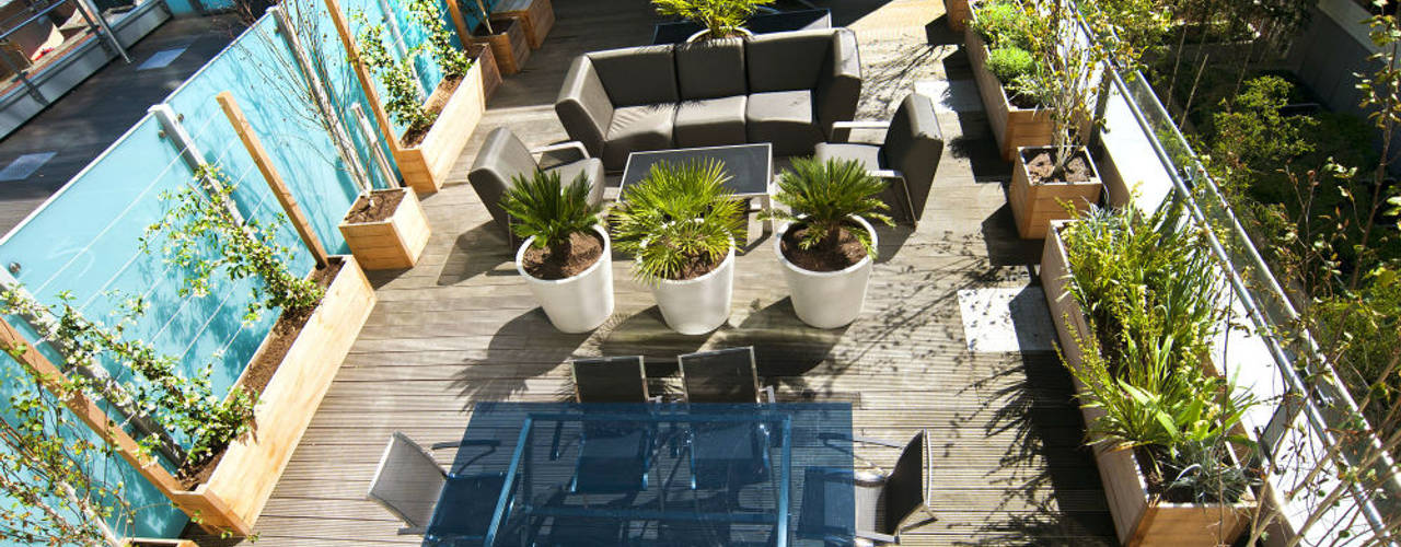 A Colorful and Modern London Roof Terrace Project, Arthur Road Landscapes Arthur Road Landscapes สวน