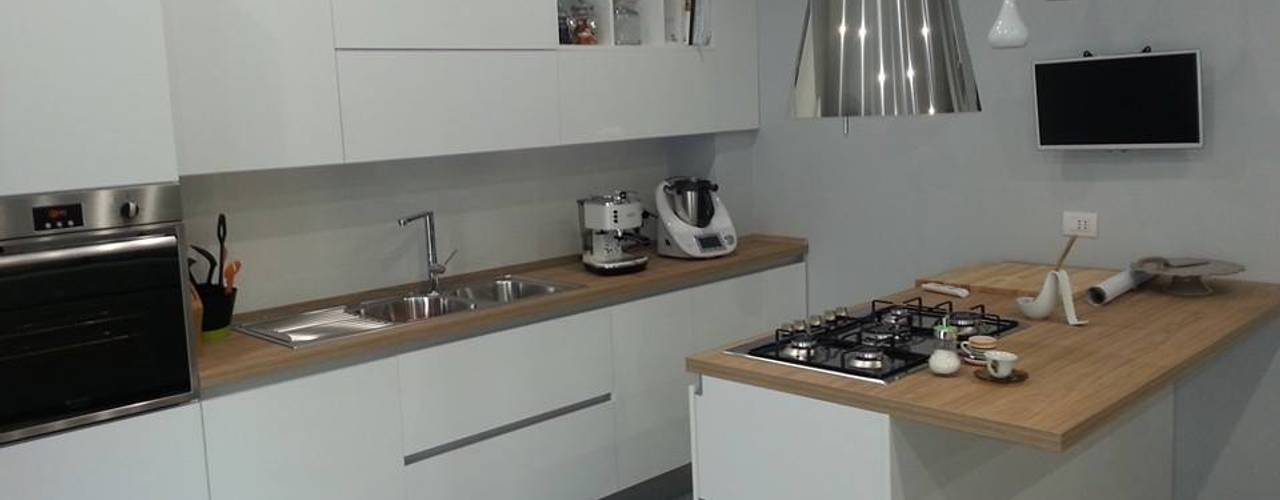 Lungomare Frassino Bianco, Cucine e Design Cucine e Design Modern kitchen
