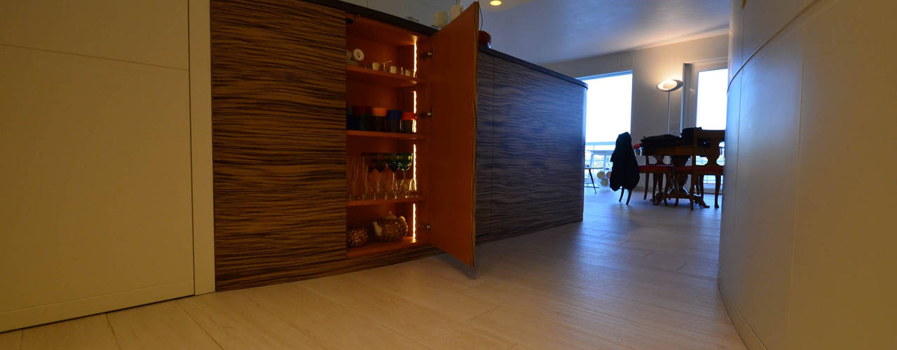 appartement roquebrune cap martin , kmmarchitecture kmmarchitecture Modern dressing room Wood Wood effect