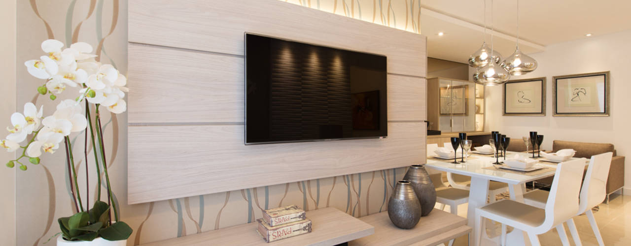 APARTAMENTO GRENWOOD - 65m², TRÍADE ARQUITETURA TRÍADE ARQUITETURA Modern living room لکڑی Wood effect