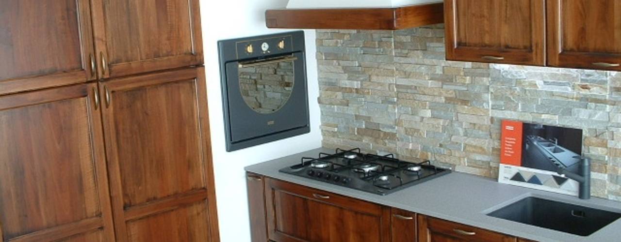 Alcune nostre realizzazioni..., Cucine Vibo di Olivero Bruno e c. sas Cucine Vibo di Olivero Bruno e c. sas Nhà bếp phong cách mộc mạc