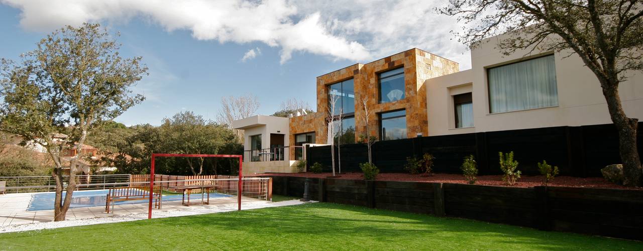 VIVIENDA EN LAS ROZAS (MADRID), VALVERDE ARQUITECTOS VALVERDE ARQUITECTOS Modern home