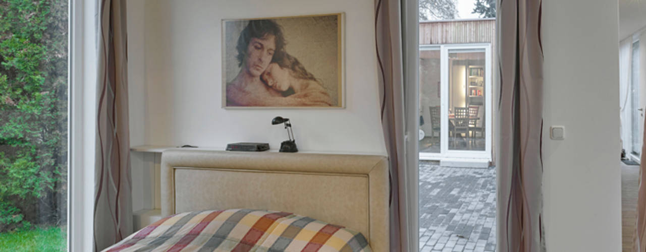 DreiRaumHaus, +studio moeve architekten bda +studio moeve architekten bda Minimalist bedroom