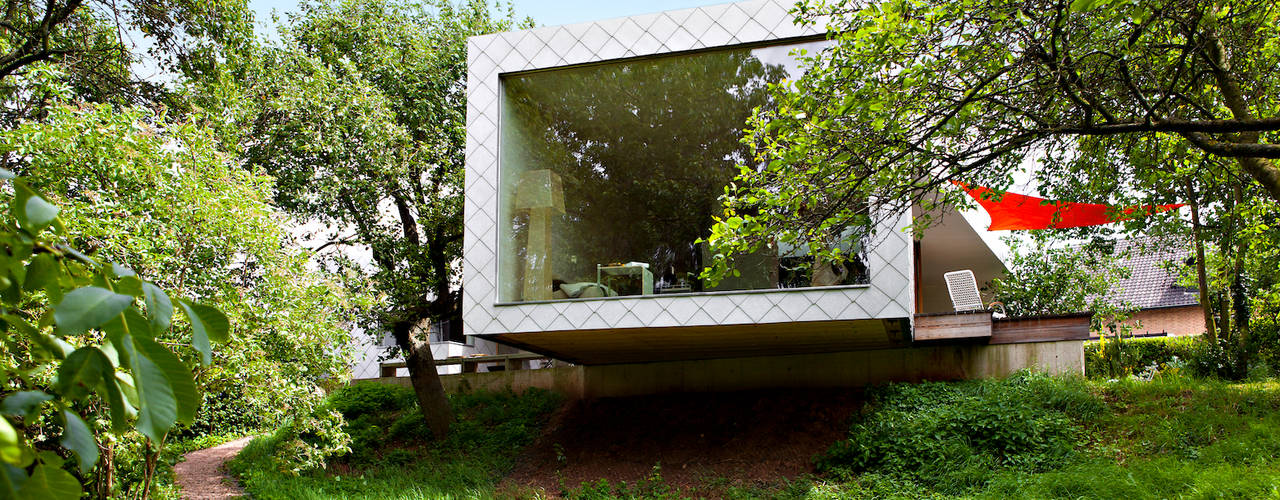 Livingtube, DANKE Architekten DANKE Architekten Puertas y ventanas modernas