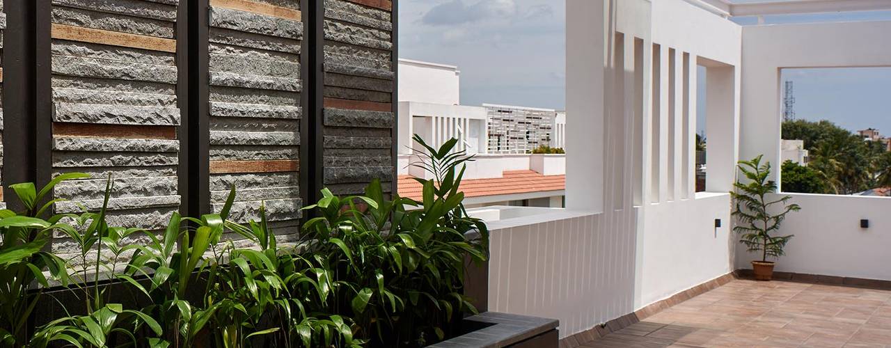 Apartment at Tirupur, Cubism Cubism Modern balcony, veranda & terrace